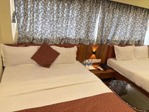 Postel nebo postele na pokoji v ubytování Hotel Abraj Inn