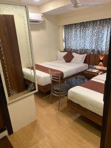 Postel nebo postele na pokoji v ubytování Hotel Abraj Inn