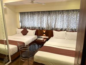 Postel nebo postele na pokoji v ubytování Hotel Abraj Inn