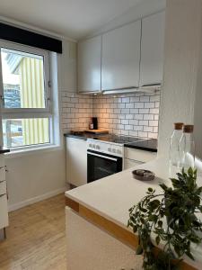 Kuchyň nebo kuchyňský kout v ubytování Illu Rental - Sea & City view Guesthouse