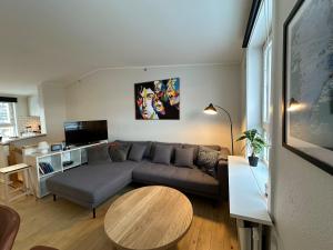 TV a/nebo společenská místnost v ubytování Illu Rental - Sea & City view Guesthouse