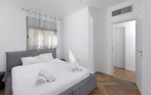 Sahara - Designed Duplex with a private pool客房内的一张或多张床位