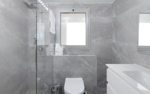 Sahara - Designed Duplex with a private pool的一间浴室