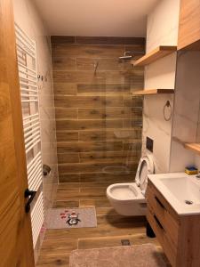 Bilik mandi di Apartman Megi Jahorina