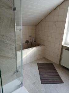 Bilik mandi di Ferienwohnung Bigi