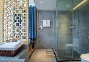 Baðherbergi á Zhangjiajie ZhuMan Holiday B&B