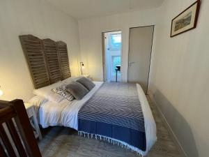 Galeriebild der Unterkunft Charmante maison de pêcheur 50 m de la plage et du Port in Barfleur + 6 Fotos
