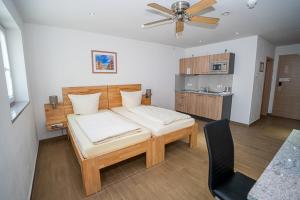 Postel nebo postele na pokoji v ubytování Boardinghouse Schellenberg