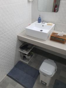 Ein Badezimmer in der Unterkunft Comfort Zone Hostel @ Tha Pae