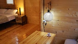レンタスにあるPetrakis Aris Beach Apartments Log Cabin No1のギャラリーの写真