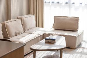Posezení v ubytování Private 1BR Serenity Apartment by Blue Cloud Holidays
