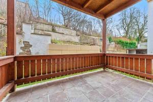 Κήπος έξω από το Nice Apartment with Balcony