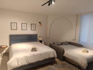 a bedroom with two beds and a ceiling fan at Global Rabin apartment דירה לטווח קצר in Petaẖ Tiqwa
