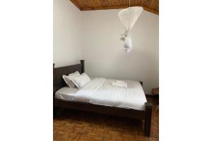 En eller flere senge i et værelse på Bonsai Gardens