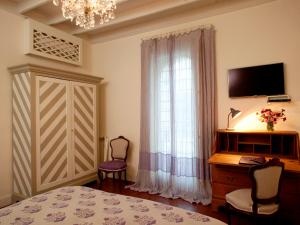 Телевизия и/или развлекателен център в Quinta Miraflores Boutique Hotel