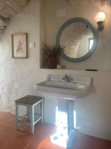 Fotografie z fotogalerie ubytování Habitación con cocina de verano jardín y entrada privada v destinaci Besiáns