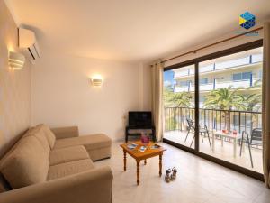 Μια τηλεόραση ή/και κέντρο ψυχαγωγίας στο Apartamentos BELLA MARÍA