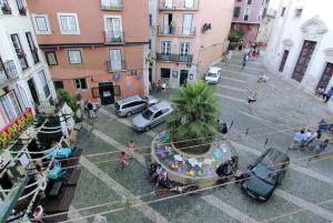an overhead view of a courtyard with cars and a palm tree at Charming home in Alfama, amazing view in Lisbon