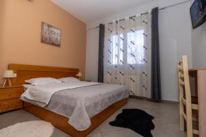 Hotel Shkodra L客房内的一张或多张床位