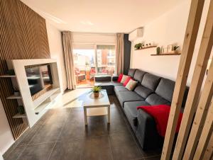 a living room with a couch and a table at Apartament Marina in Tossa de Mar