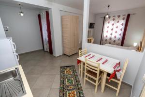 Hotel Shkodra L客房内的一张或多张床位