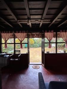 Khu vực ghế ngồi tại Coffee Vana Vintage Inn