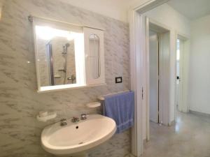 a bathroom with a sink and a mirror at Appartamento Narciso in Torre Vado +11 photos