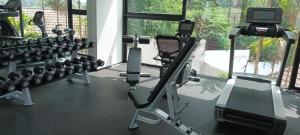 Fitnesscentret og/eller fitnessfaciliteterne på Luxury spacious 3 bdr apartment Pandora residence