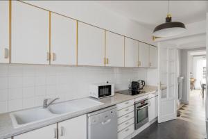 Kuchyň nebo kuchyňský kout v ubytování appartement COSY EN FORET