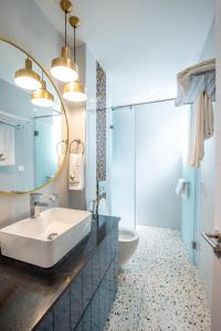 Koupelna v ubytování Kingfisher Nest Hotel Suites