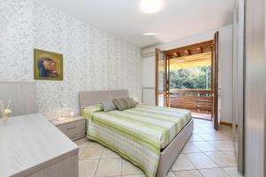 Ảnh trong thư viện ảnh của Garda Tulipano tranquillo bilocale con piscina e terrazza ở Desenzano del Garda