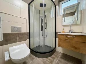 Phòng tắm tại Premium Yacht Ausstattung Apartments Hotel