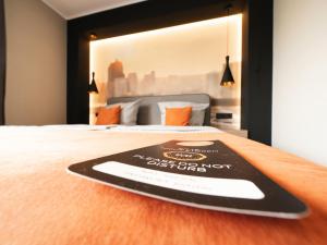 Ein Bett oder Betten in einem Zimmer der Unterkunft JustStay Ratingen Hotel & Apartments