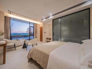 Uma cama ou camas num quarto em Dali Jiujing Inn