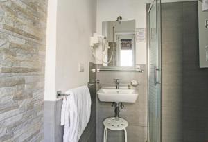 Koupelna v ubytování Vatican Central Suites + 89 fotografií