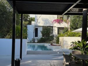 Πισίνα στο ή κοντά στο Upscale 2BR Penthouse with WaterGolf View +24 φωτογραφίες