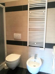 A bathroom at Bolognina Apartments