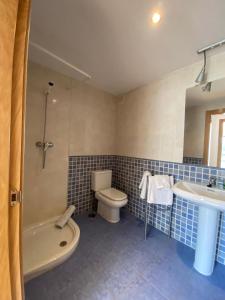 Et badeværelse på Mirador de Atala LLanes + 9 billeder