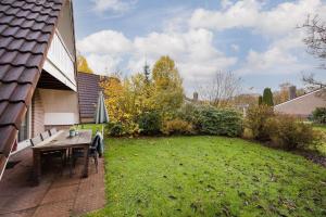 Taman di luar Ooievaar I Bungalow met Grote Tuin +34 gambar