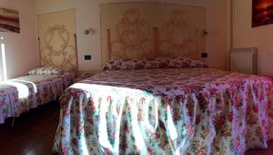 Postel nebo postele na pokoji v ubytování Lungomare Hotel