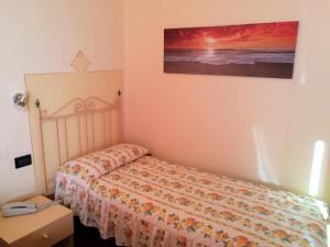 Postel nebo postele na pokoji v ubytování Lungomare Hotel