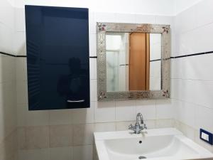 A bathroom at Bolognina Apartments