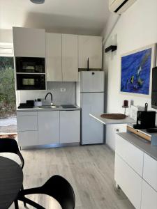 Kuchyňa alebo kuchynka v ubytovaní Vidučić Apartments + 28 fotografií