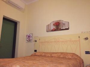 Postel nebo postele na pokoji v ubytování Lungomare Hotel