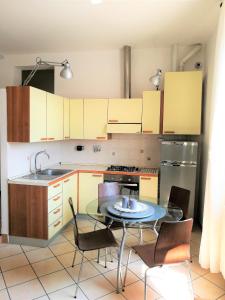 A kitchen or kitchenette at Bolognina Apartments