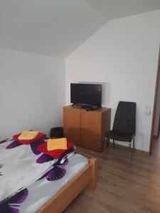 Televisyen dan/atau pusat hiburan di Casa Stefan Retreat