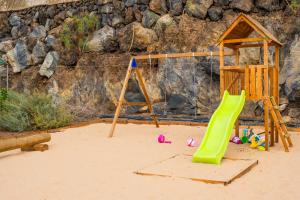 Ο χώρος παιχνιδιού για παιδιά στο Tenerife Healing Garden