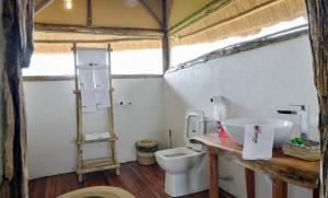 Ένα μπάνιο στο Aardvark Safari Lodge