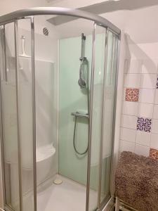 Koupelna v ubytování maison delalonde Autun centre appartement familial 7places