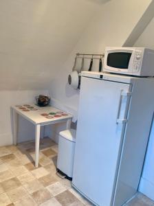 Kuchyň nebo kuchyňský kout v ubytování maison delalonde Autun centre appartement familial 7places